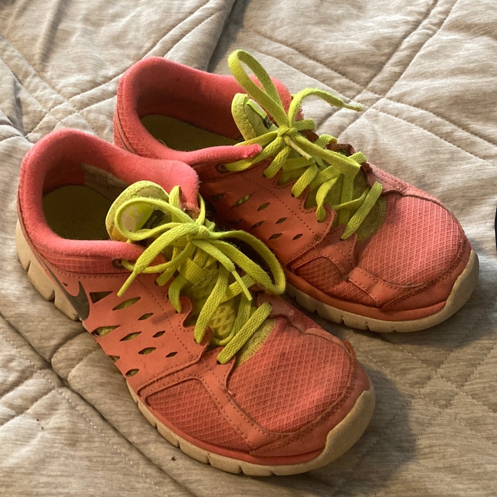 Pink Nike flex 2013 run tennis shoes.